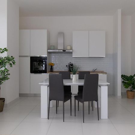 Sky Suite Blue Pomezia Luaran gambar